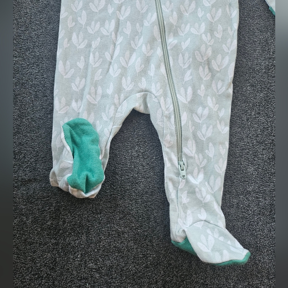 New cloud island onesie, green plant onesie, unisex onesie, baby shower gift - Picture 4 of 5
